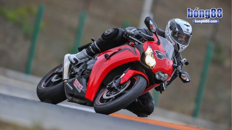 Nên cá độ đua xe máy hay cược bóng đá?